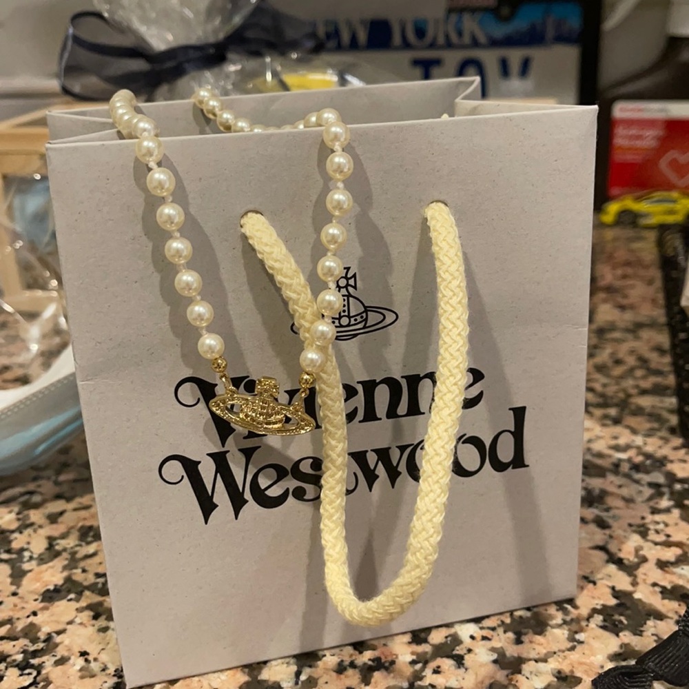 Vivienne Westwood pearl choker